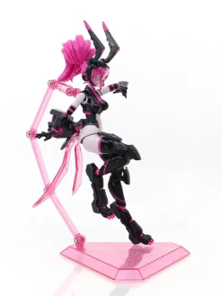 Plastic Models><noscript><img width=