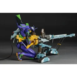 Plastic Models><noscript><img width=