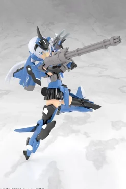 Plastic Models><noscript><img width=