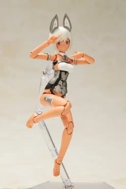 Plastic Models><noscript><img width=