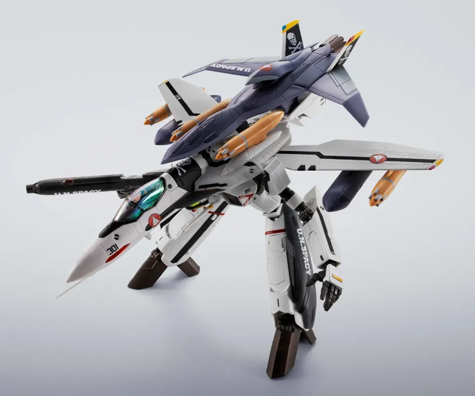 Action Figures>Hi-Metal R Macross Zero VF-0S Phoenix (Roy Focker Use) + QF-2200D-B Ghost