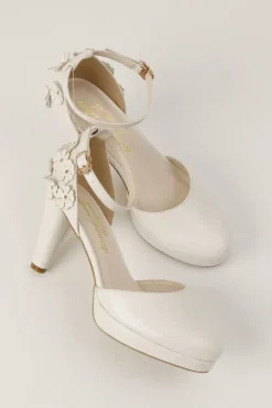 Footwear>Honey Salon Flower Pumps (White)