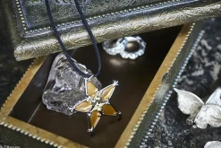 Kingdom Hearts II Wayfinder Accessory Terra (Re-run) Online
