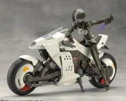 Plastic Models><noscript><img width=
