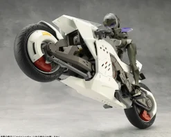 Plastic Models><noscript><img width=