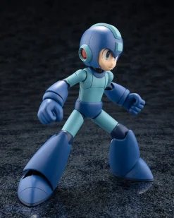 Plastic Models><noscript><img width=