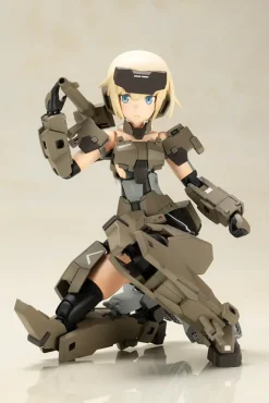 Plastic Models><noscript><img width=