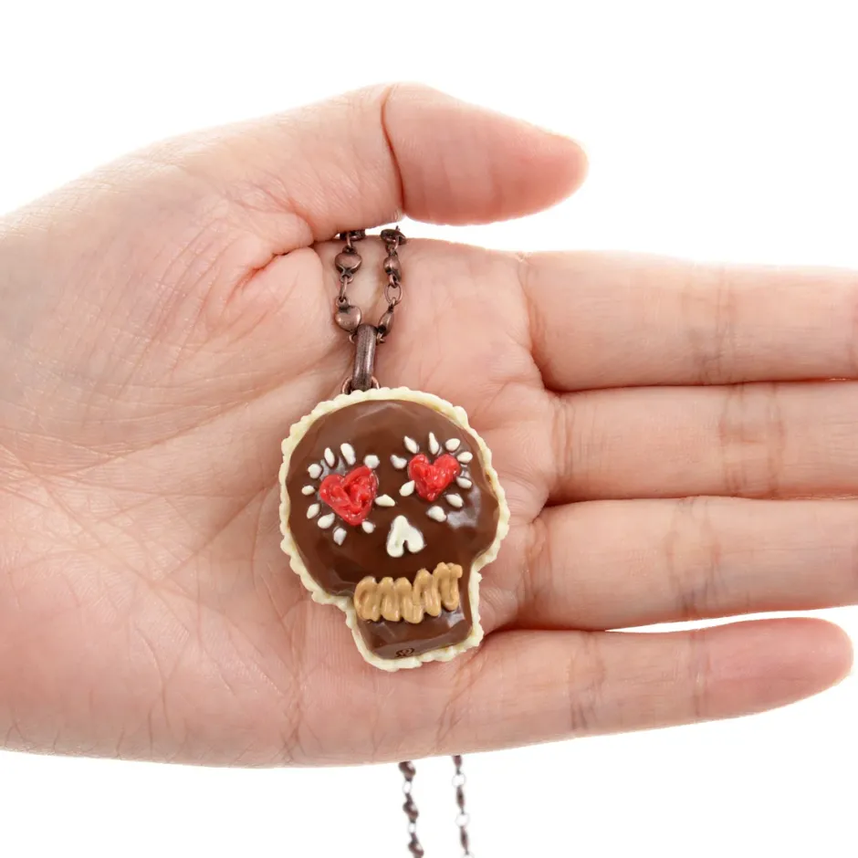 Q-pot. Parlor Skull Chocolat Necklace