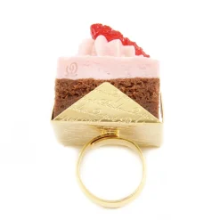 Q-pot. Strawberry Chocolate Petit Cake Ring Discount