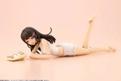 Plastic Models><noscript><img width=