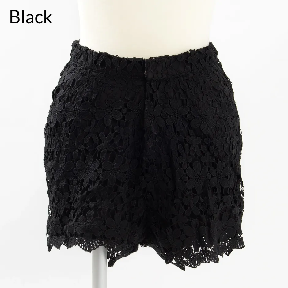 Bottoms>Swankiss Cotton Flower Shorts