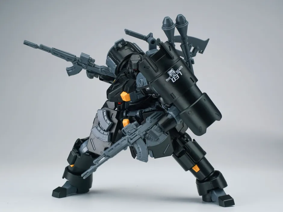 Ultra Action Trooper Series Zarov M1 (Metallic Black) 1/144 Scale Plastic Model Kit Clearance