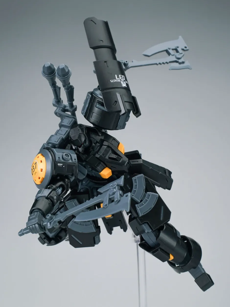 Ultra Action Trooper Series Zarov M1 (Metallic Black) 1/144 Scale Plastic Model Kit Clearance