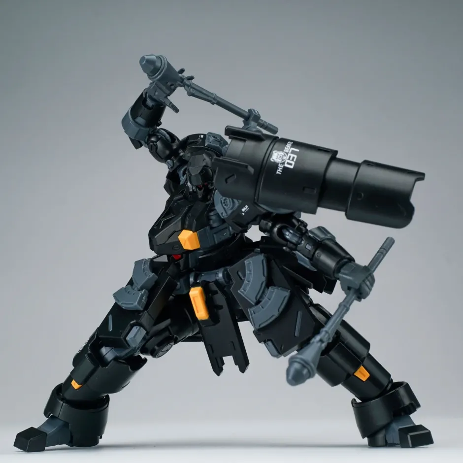 Ultra Action Trooper Series Zarov M1 (Metallic Black) 1/144 Scale Plastic Model Kit Clearance