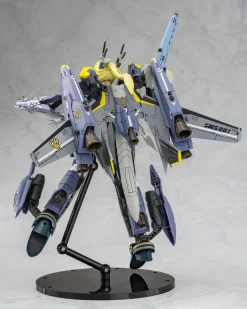 Plastic Models><noscript><img width=