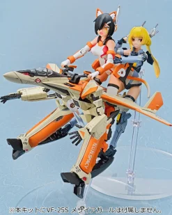 Plastic Models><noscript><img width=