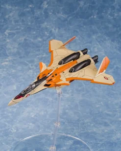 Plastic Models><noscript><img width=