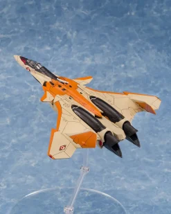 Plastic Models><noscript><img width=